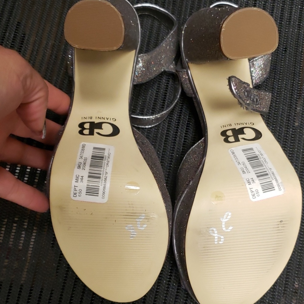 Shoes - Picture 6 of 8